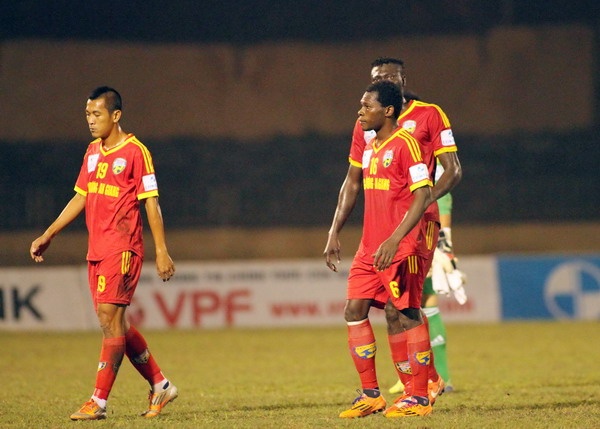 Nhieu nghi van tieu cuc o tran An Giang thang Quang Nam 5-3 hinh anh