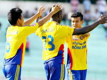 Dong Thap va Khanh Hoa gianh quyen len choi V.League 2015 hinh anh