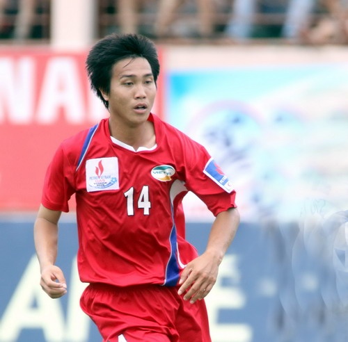 Trung vệ Nguyễn Anh Tuấn: 