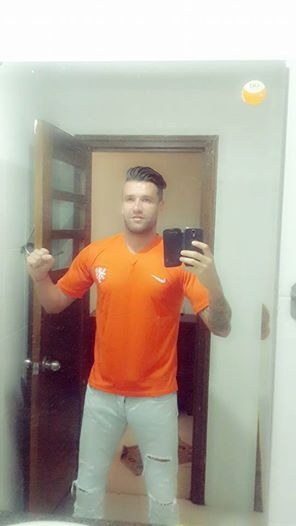 Nên cô không thể không sát cánh cùng với tình yêu của chồng dành cho đội tuyển quê hương.