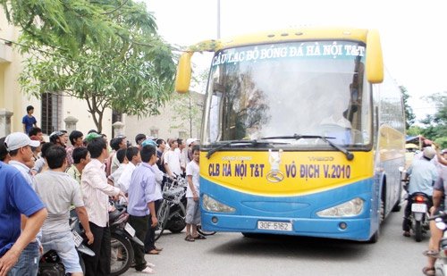 Ha Noi T&T chuyen cho o truoc dai chien voi SLNA hinh anh