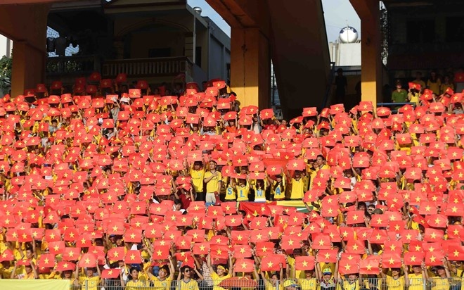 Fan xu Nghe 'khung bo' tinh than Ha Noi T&T truoc gio G hinh anh