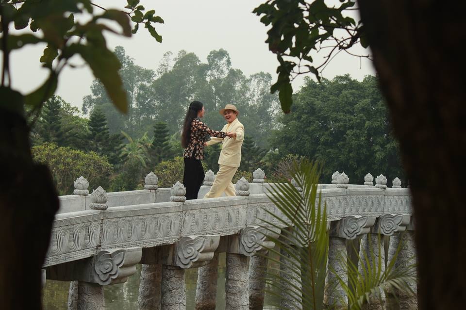 Thể thao cũng không có nghĩa là phải hoạt động nặng nhọc. Xuân Hinh chia sẻ anh cũng rất thích khiêu vũ với vợ