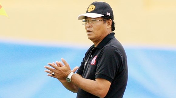 HLV Tran Binh Su soc vi 6 hoc tro bi cong an tam giu hinh anh