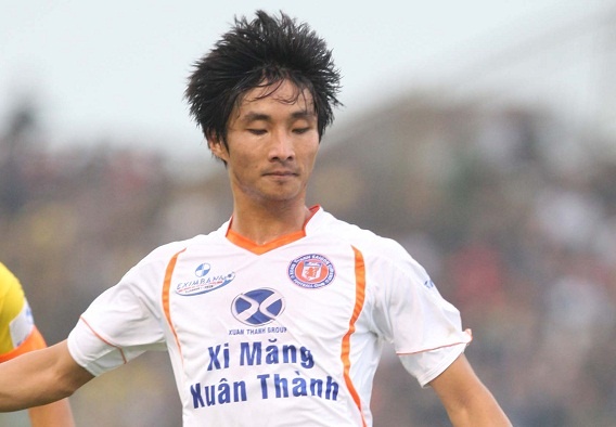 Thế Sơn sau đó bị mất vị trí ở đội trẻ của Hà Nội T&T, phải phiêu bạt vào Xuân Thành Sài Gòn trước khi đầu quân cho Đồng Nai.