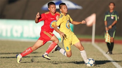 Đổ rất nhiều mồ hôi trên sân tập và sẵn sàng đánh đổi để giành danh hiệu ở các giải trẻ, nhưng các cầu thủ nhí tốn rất ít