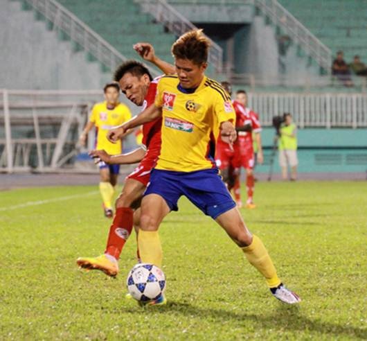 Hạn chế cầu thủ ngoại sẽ giúp các cầu thủ nội, nhất là cầu thủ trẻ có nhiều cơ hội ra sân. Ảnh: dongthap.gov