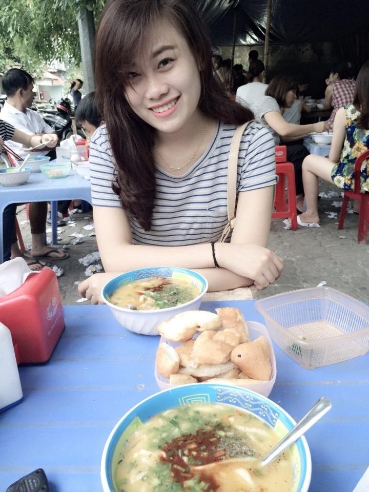 Cho đến ngày Hoàng thịnh bất ngờ gặp tiếng sét ái tình ở sân bay Vinh khi cùng đội di chuyển.