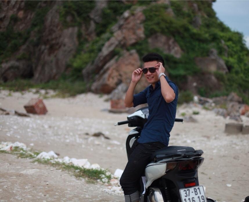 ...và sành điệu. Hoàng Thịnh từng chia sẻ thần tượng của anh là siêu sao Ronaldo, đá bóng hay và rất chau chuốt về hình thức.