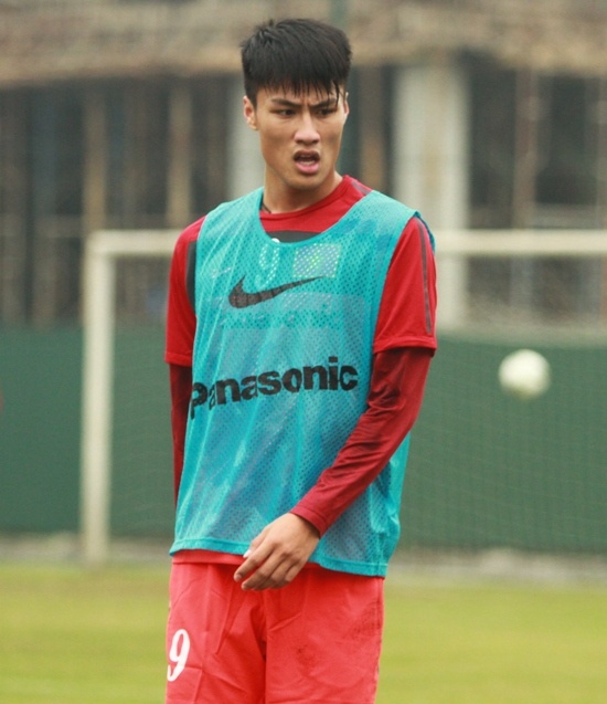 Mạc Hồng Quân méo mặt vì tin đồn thất thiệt của Facebook giả mạo.