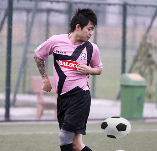 Ca sỹ Tuấn Hưng là chủ tịch kiêm HLV và đội trưởng của H.A.T.