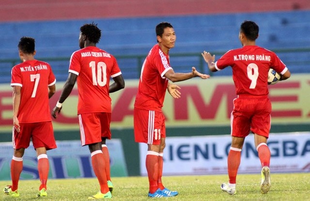 Binh Duong loi don loi kep truoc vong 23 hinh anh