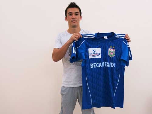 Đặng Văn Robert là cầu thủ rất được fan nữ yêu thích vì vẻ ngoài đẹp trai.