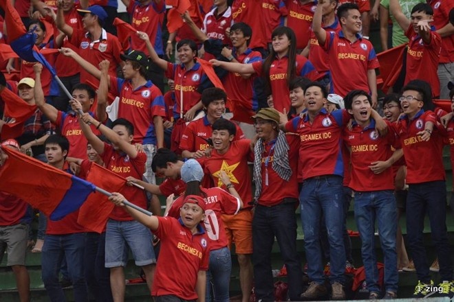 Điều được các cổ động viên Bình Dương quan tâm nhất lúc này là màn ăn mừng hoành tráng.