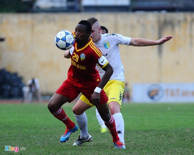 Cau thu An Giang dinh cong vi bi cham luong, thuong hinh anh