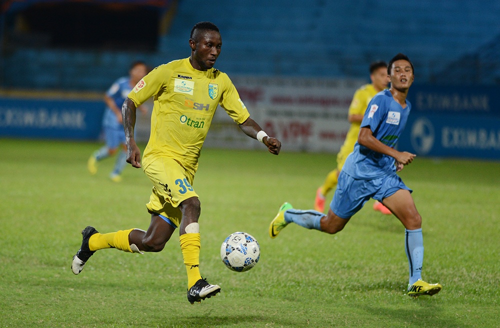 Samson san bang ky luc ghi ban o V.League hinh anh