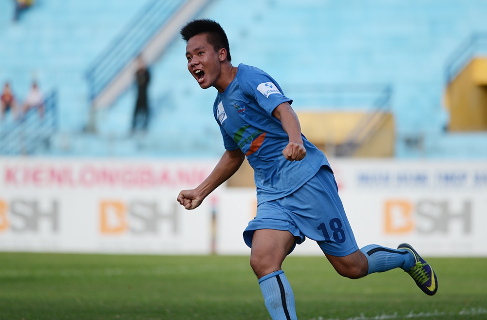 Đội bóng xứ Thanh vượt lên dẫn trước ngay từ phút 18.