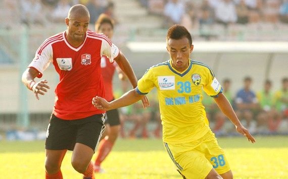 Xu hướng chơi rắn lan sang cả các cầu thủ ngoại như Thiago