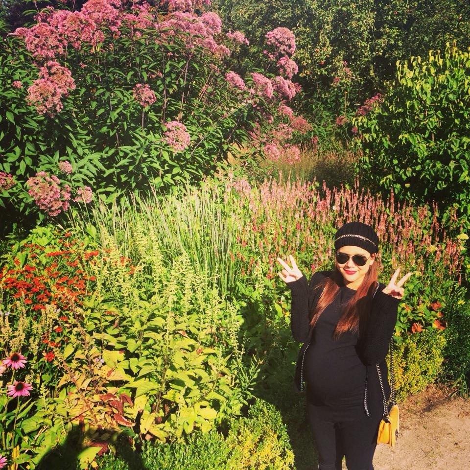 DJ Myno gửi lời chào quê hương mới nơi em bé của cặp đôi sắp chào đời.