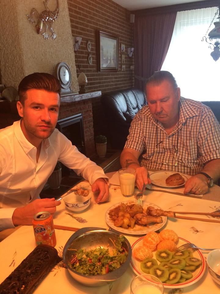 DJ Myno tỏ ra rất hãnh diện khi