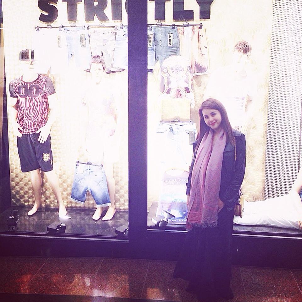 Khác với vẻ nóng bỏng thường thấy, DJ Myno trông dịu dàng và rất nữ tính trog những ngày chuẩn bị làm mẹ.