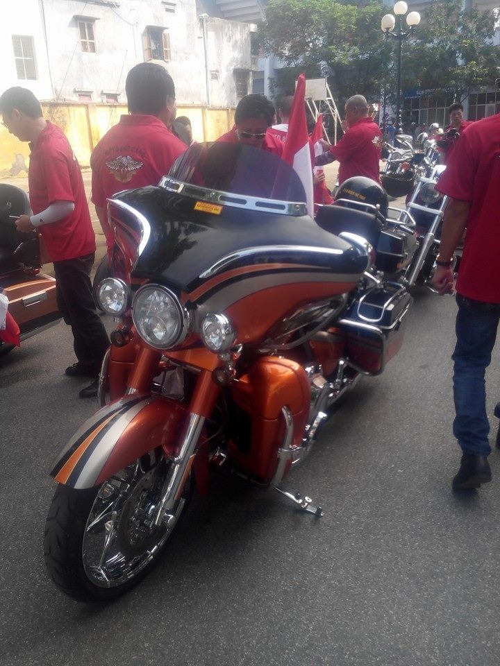 Dàn mô tô khủng cũng có mặt để tham gia diễu hành.