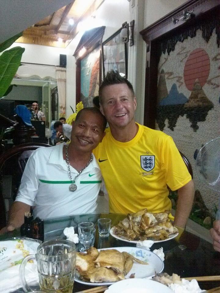 Những cổ động viên nhiệt tình như anh Định