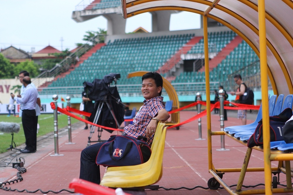 Còn HLV Nguyễn Văn Sỹ tỏ ra khá thoải mái. Vào được đến vòng tứ kết AFC Cup có thể làm thành tích rất ấn tượng của Ninh Bình
