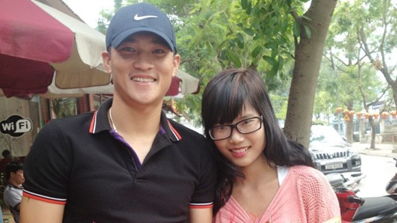 Lê Hương chụp ảnh cùng Công Vinh