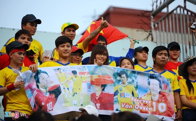 Tuy đã chuẩn bị giải nghệ nhưng cậu bé vàng một thưở của bóng đá Việt Nam vẫn được rất nhiều fan hâm mộ quý mến.