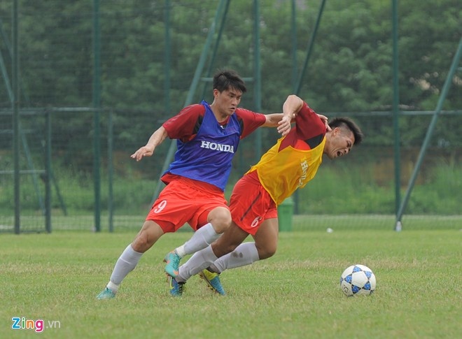 Công Vinh nỗ lực tối đa trong các buổi tập của tuyển Việt Nam. Ảnh: Tùng Lê.