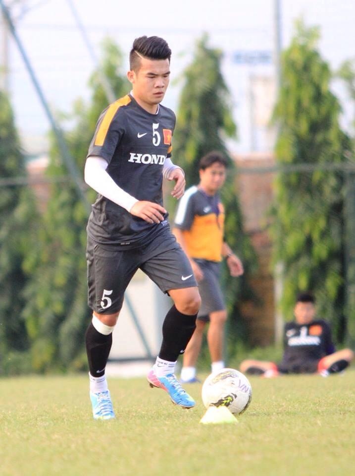 Tiền vệ Ngô Hoàng Thịnh rất yêu thích Ronaldo nên để kiểu tóc giống y hệt thần tượng.