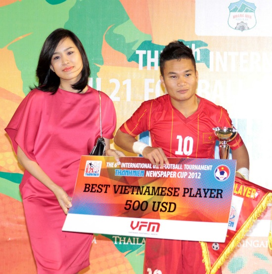 Với tư cách là fan cuồng của siêu sao Bồ Đào Nha, Phi Sơn tất nhiên cũng học theo