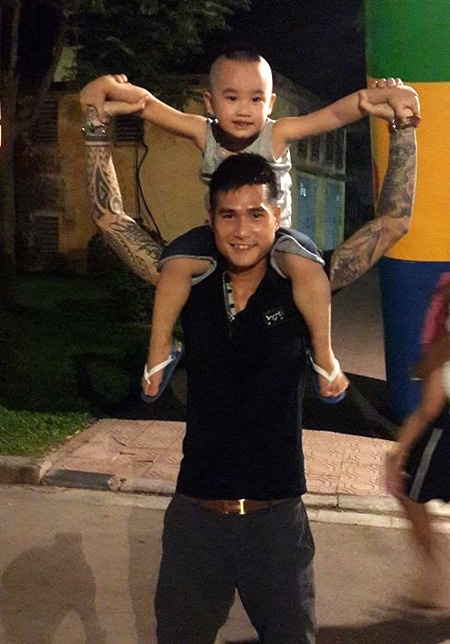 Người đồng đội cũ của Đại Đồng trong màu áo Hà Nội T&T là Quốc Long đã xăm kín 2 tay từ lâu.