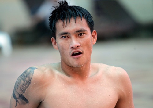 Công Vinh với chiến binh La Mã ở bắp tay như một cách thể hiện quyết tâm không ngừng nghỉ của mình.