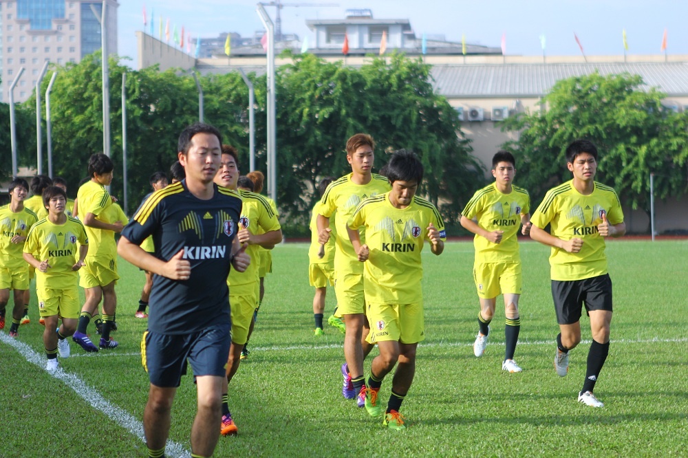 Phong cach Miura tren san tap cua U19 Nhat Ban hinh anh