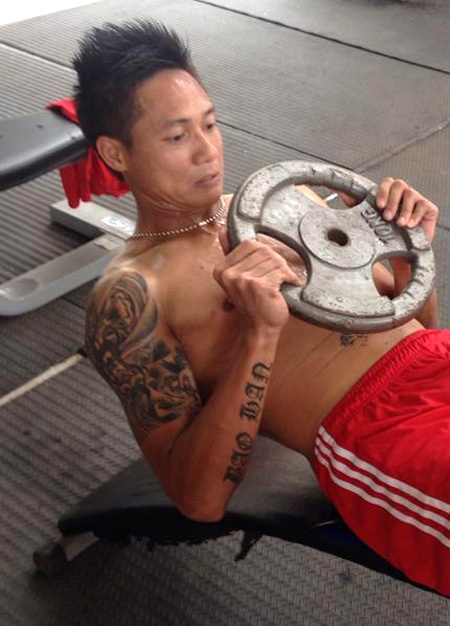 Ngô Anh Tuấn với hình xăm tôn thêm vẻ dữ dội của trung vệ có tiếng là không khoan nhượng trên sân cỏ.