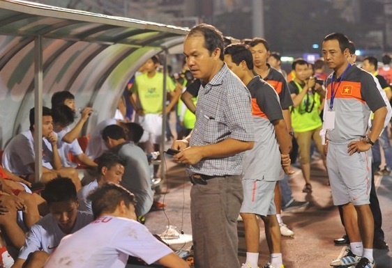 Bau Duc khong ra Ha Noi xem U19 Viet Nam da tran mo man hinh anh