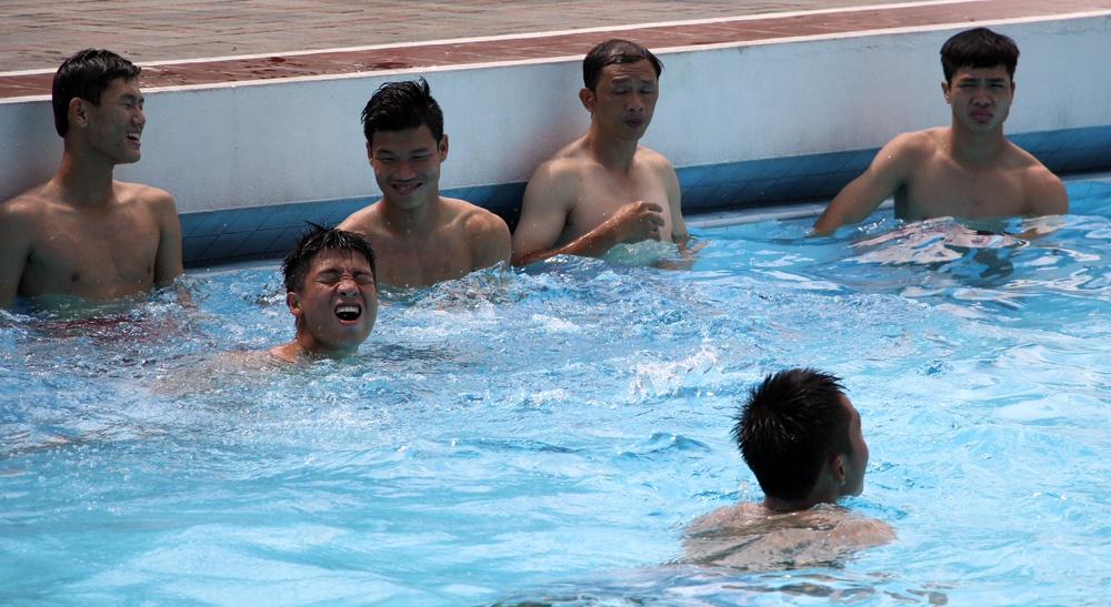 Bầu không khí của U19 Việt Nam rất vui vẻ sau sự khởi đầu suôn sẻ tại giải U19 ĐNA.