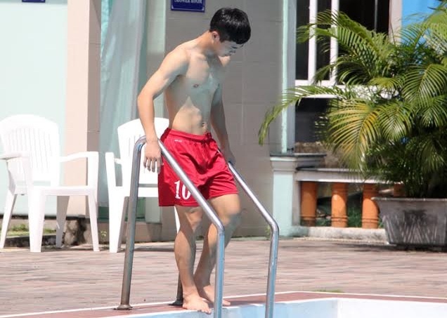 Cong Phuong cung dong doi thoai mai thu gian ben be boi hinh anh