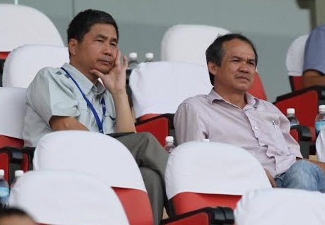 Bau Duc ra Ha Noi co vu U19 Viet Nam hinh anh