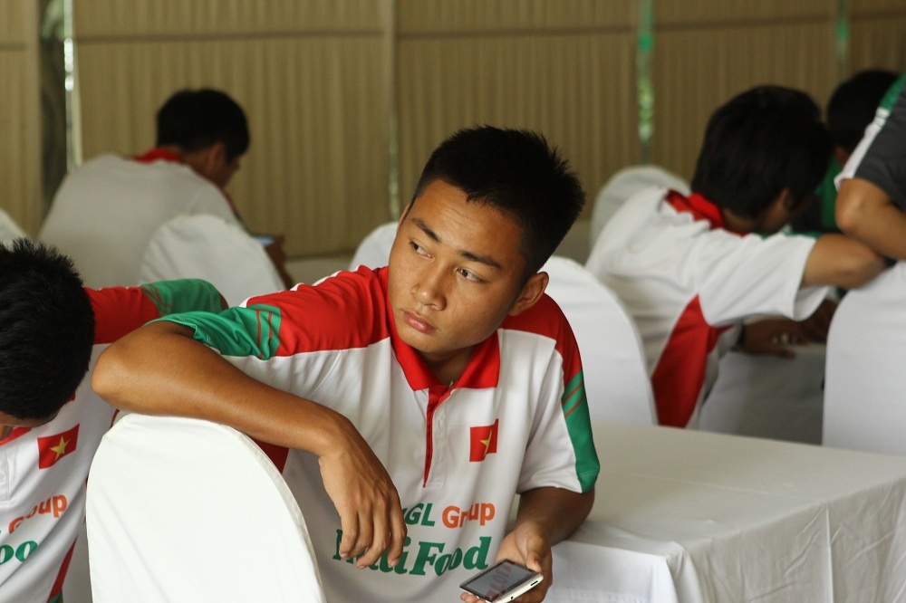 Tiền đạo Tuấn Tài tỏ ra khá trầm ngâm.