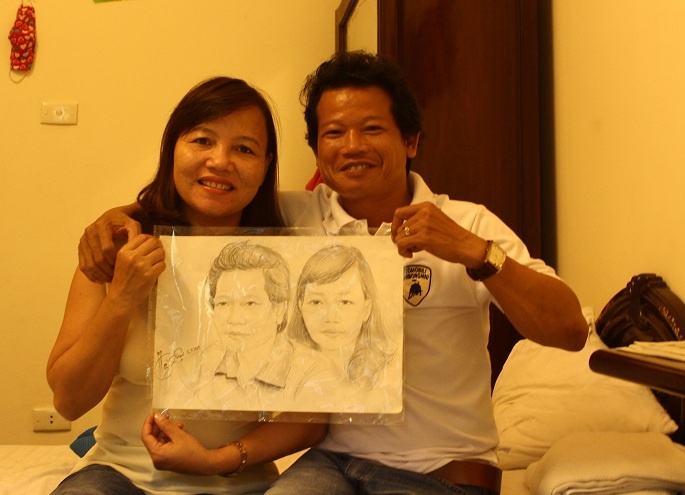 Bo me hau ve U19 VN chi hang chuc trieu de xem con da bong hinh anh