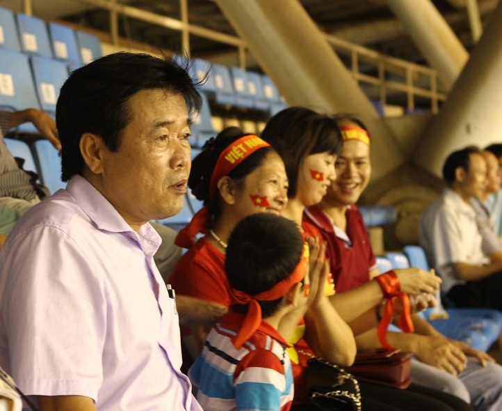 Bố mẹ và gia đình chị gái của Xuân Trường tới sân Mỹ Đình để cổ vũ tiền vệ U19 Việt Nam.