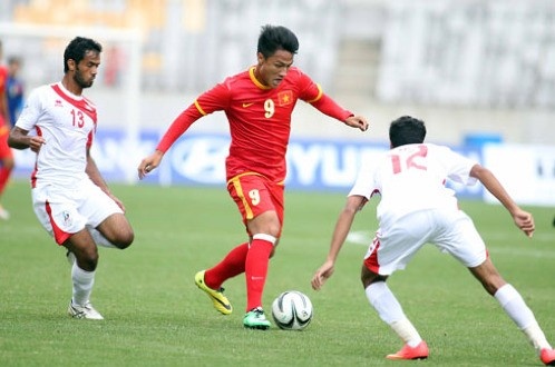 ‘HLV Miura mang toi chat thep cho bong da Viet Nam’ hinh anh