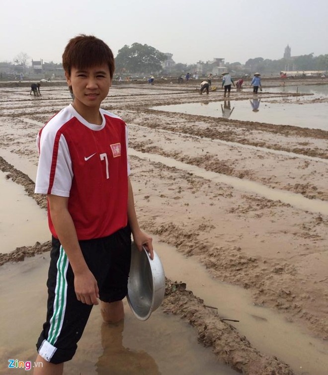 Để theo đuổi nghiệp bóng banh, những nữ cầu thủ như Tuyết Dung phải hy sinh rất nhiều điều.