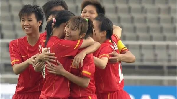 Giây phút hân hoan của Tuyết Dung và đồng đội sau chiến thắng trước Thái Lan.