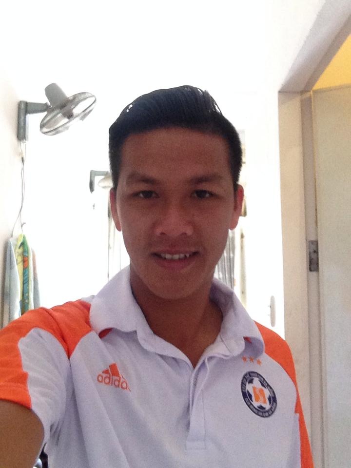 Không quá nổi tiếng trên sân cỏ nhưng thủ môn Lê Văn Hưng của SHB Đà Nẵng đúng nghĩa là một 