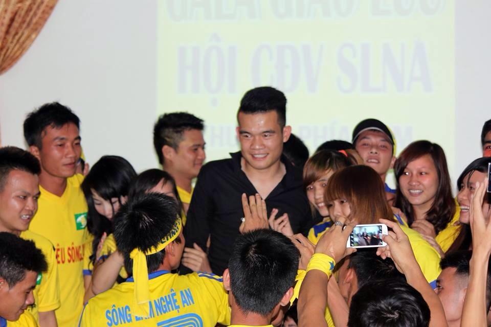 Ở SLNA, Hoàng Thịnh có lẽ chỉ xếp sau người đàn anh Công Vinh về mức độ được các fan hâm mộ.