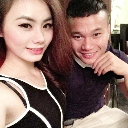 Khi Phi Sơn dần trở nên nổi tiếng cũng là lúc bên anh xuất hiện những bóng hồng.